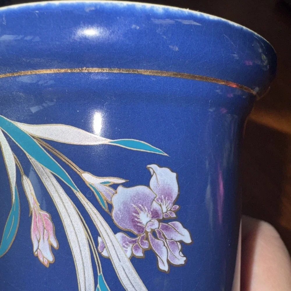 Vintage Japanese vase Royal blue  w/red‎ & purple hand painted flowers OLA001